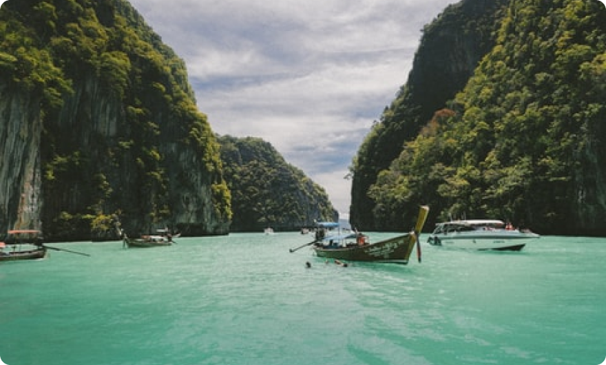 Discover Canada’s top travel destinations with affordable flights. Travel Window offers exclusive deals for a perfect Canadian vacation.